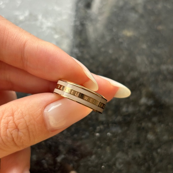 Daniel Wellington (DW) Emalie Ring (Size 52) - Picture 5 of 6